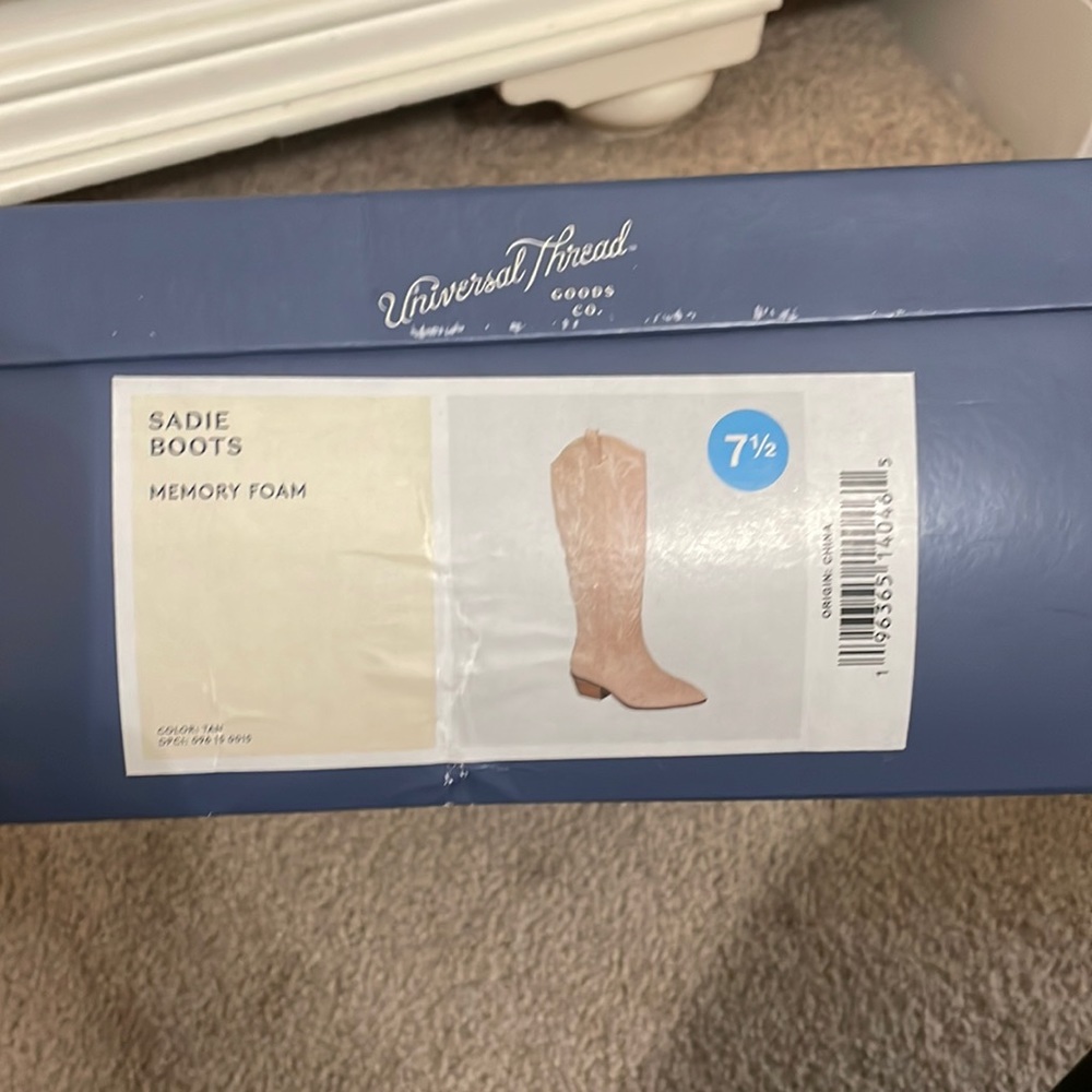 NWT Western boots!! Sold out online!!